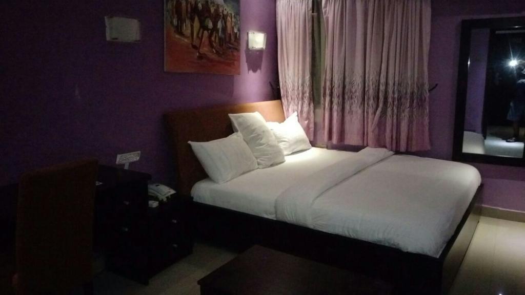 Ben Auto Hotel Lagos Exteriör bild